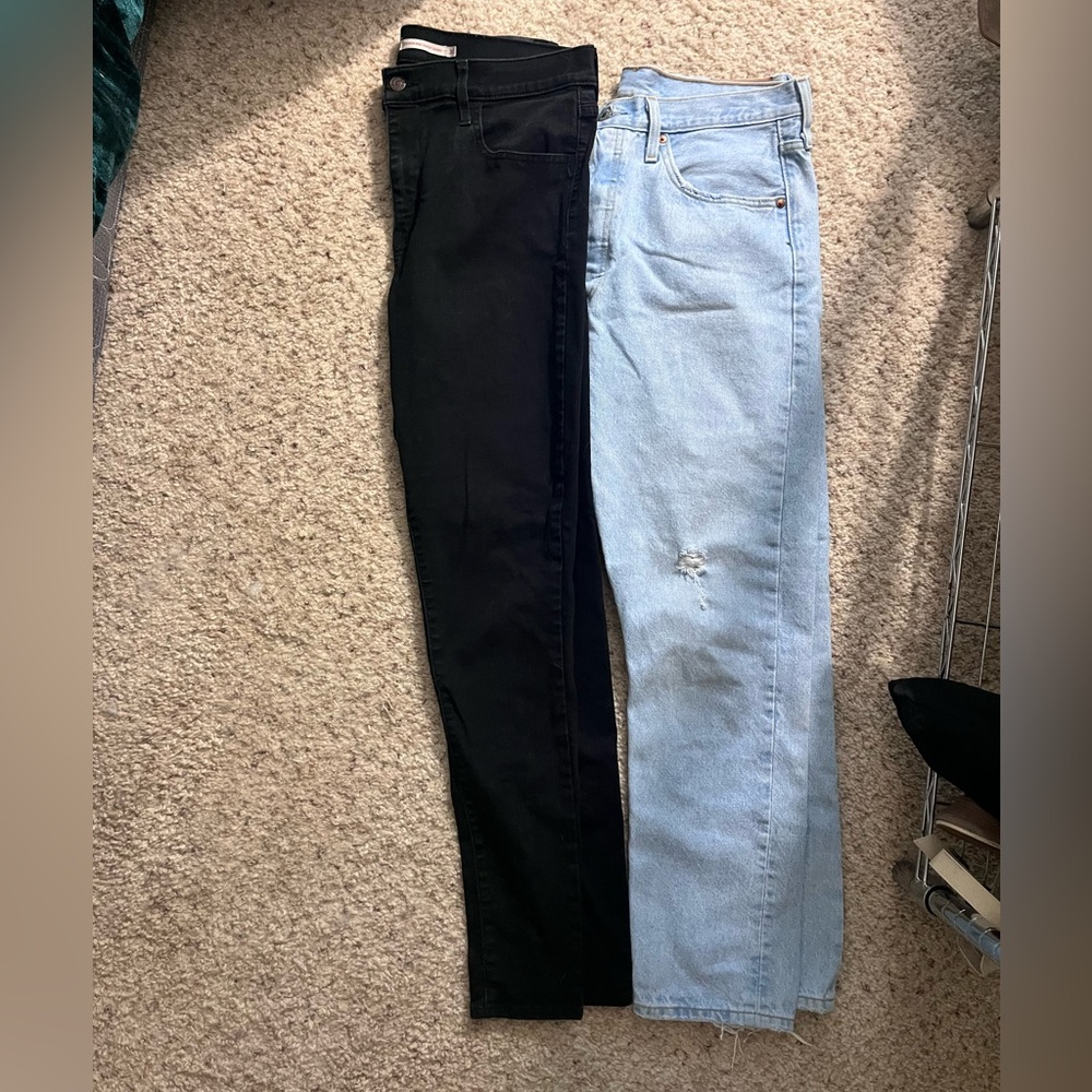 Size 32 Levi jean bundle